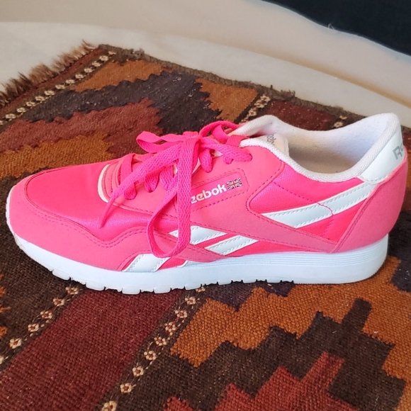 Reebok Shoes | Hot Pink Reebok Classics Sz 6like New | Poshmark